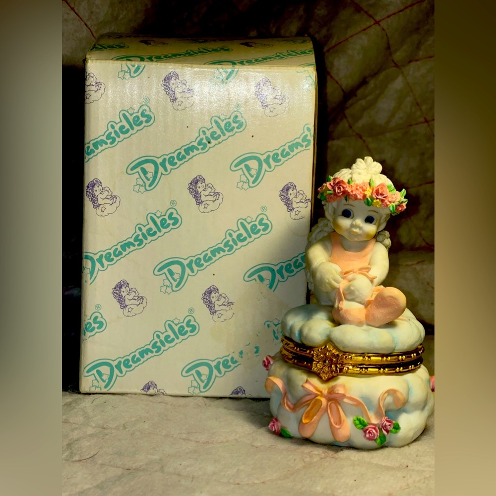 DREAMSICLES HINGED TRINKET BOXES~HAS BOX. EUC!
